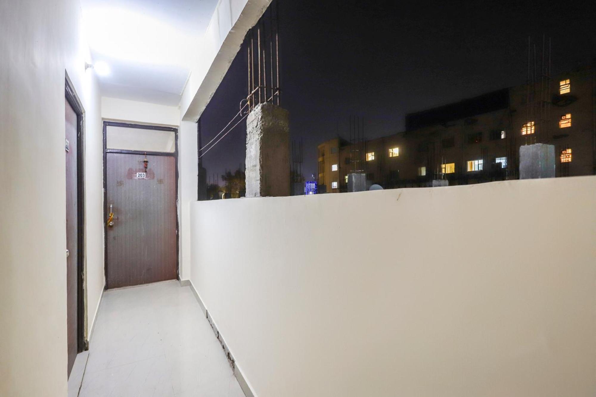 Hotel O Royal Residenc Indirapuram Kültér fotó